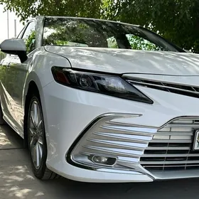 Toyota Camry 2021