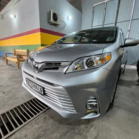 Toyota Sienna 2020