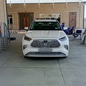 Toyota Highlander 2021