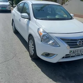 Nissan Versa 2016