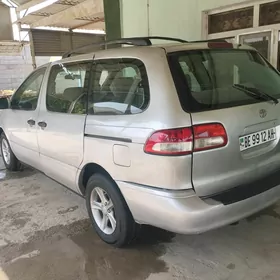Toyota Sienna 2003