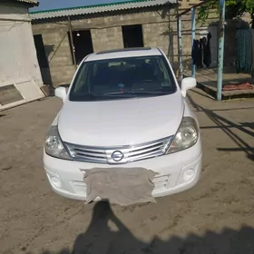Nissan Versa 2010