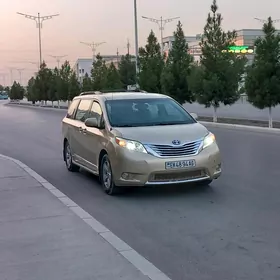 Toyota Sienna 2010