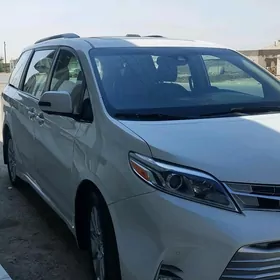Toyota Sienna 2019