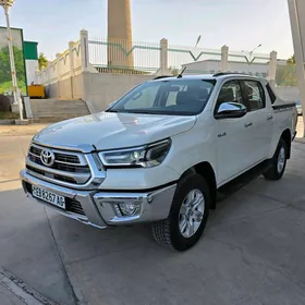 Toyota Hilux 2021