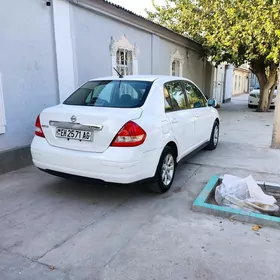 Nissan Versa 2010
