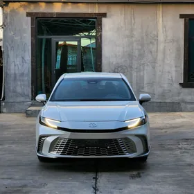 Toyota Camry 2025
