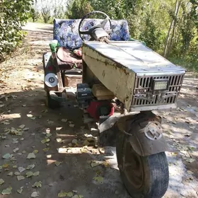 MTZ T-28 2002