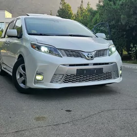 Toyota Sienna 2019