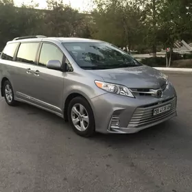 Toyota Sienna 2018