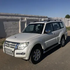 Mitsubishi Pajero 2015