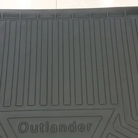 Mitsub Outlander11+ bagaž keçe