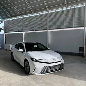 Toyota Camry 2025