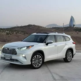 Toyota Highlander 2021