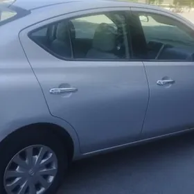Nissan Versa 2012