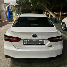 Toyota Camry 2021
