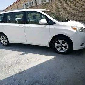 Toyota Sienna 2011