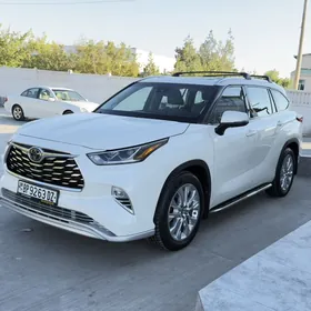 Toyota Highlander 2021