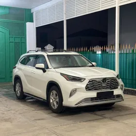 Toyota Highlander 2021