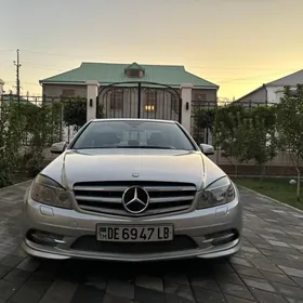 Mercedes-Benz C300 2011