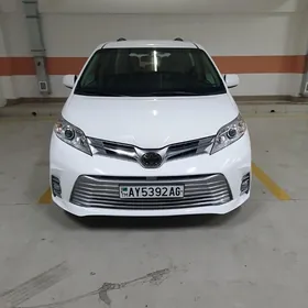 Toyota Sienna 2019