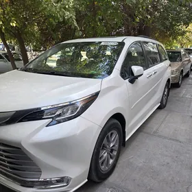 Toyota Sienna 2021