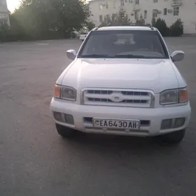 Nissan Pathfinder 1999