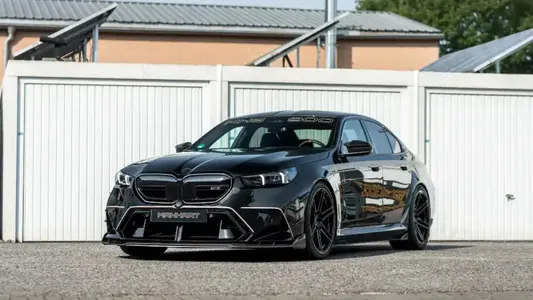BMW M5 от Manhart с новой подвеской и выхлопом разогнали до 910 л.с.