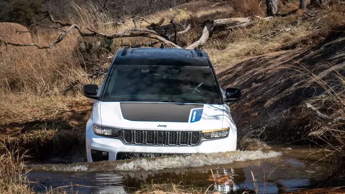 Jeep отзывает почти 92 тыс. Grand Cherokee: есть риск, что машина заглохнет на ходу