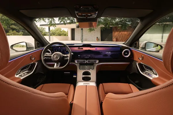 В Мюнхене официально дебютировал Mercedes-Benz GLC с метровым экраном
