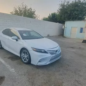 Toyota Camry 2021