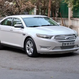 Ford Taurus 2017
