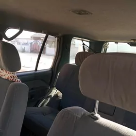 Nissan Pathfinder 2000