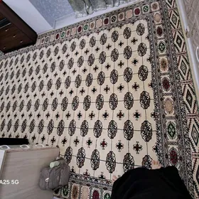 Satlyk halylar