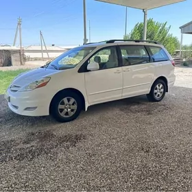 Toyota Sienna 2005
