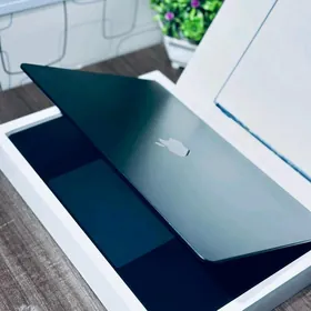 MacBook Air M2 15-inch