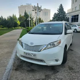 Toyota Sienna 2013