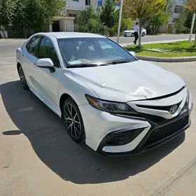 Toyota Camry 2021