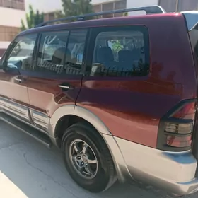Mitsubishi Montero 2002