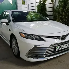 Toyota Camry 2021