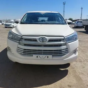 Toyota Innova 2021