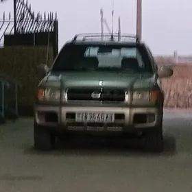 Nissan Pathfinder 1999