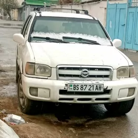 Nissan Pathfinder 2000