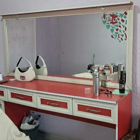 Salon. Ayna