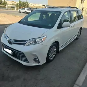 Toyota Sienna 2019