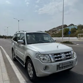 Mitsubishi Pajero 2013