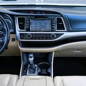 Toyota Highlander 2019