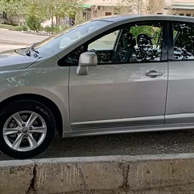 Nissan Versa 2012