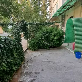 Продаётся3 ком 1 этаж гауданка