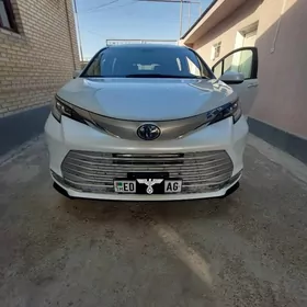 Toyota Sienna 2022